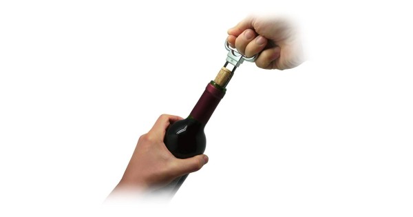 Débouchage bouteille de vin avec le tire-bouchon bi-lames Vin Bouquet