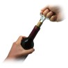 Débouchage bouteille de vin avec le tire-bouchon bi-lames Vin Bouquet