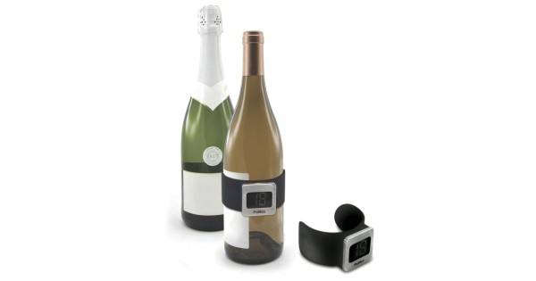 Thermomètre Pulltex fixé autour d’une bouteille de vin