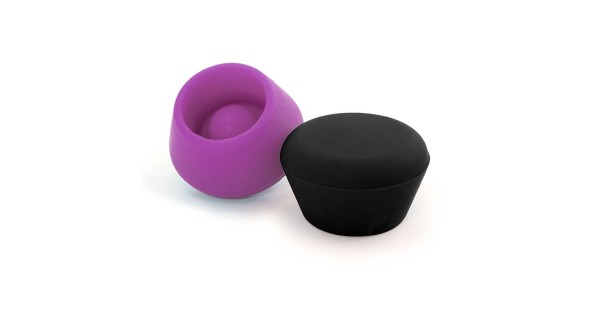 Deux bouchons à champagne silicone Pulltex, un noir et un violet