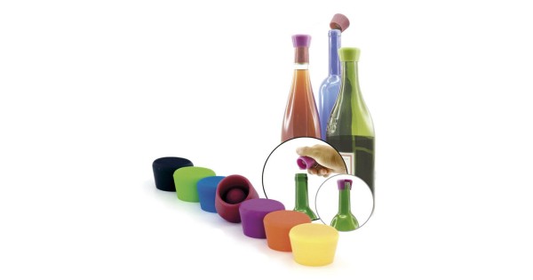 Bouchons à vin Pulltex de différentes couleurs présentés avec des bouteilles