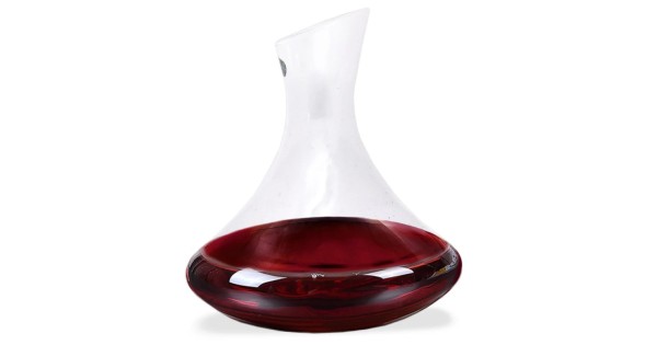 Carafe Royal Vin Bouquet en cristal de Bohême contenant du vin rouge