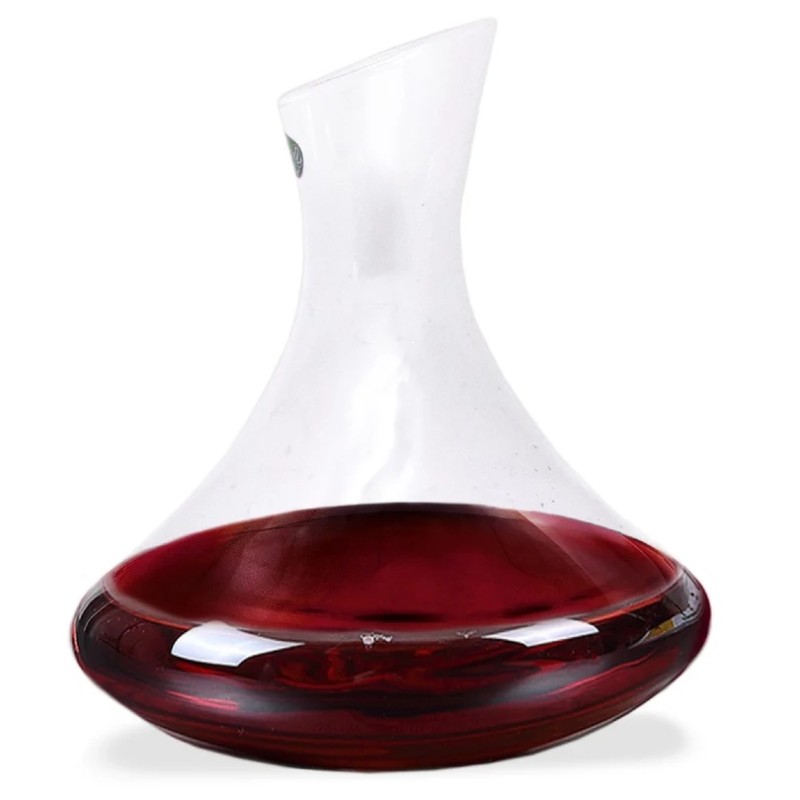 Carafe Royal Vin Bouquet en cristal de Bohême contenant du vin rouge