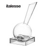 Carafe Vinocchio inclinée sur son socle en acrylique transparent