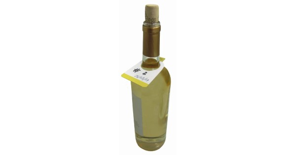 Étiquette Vin Bouquet placée sur le goulot d’une bouteille de vin blanc