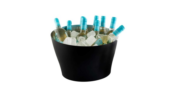 Vasque Koala noire de 20 L garnie de bouteilles et de glace