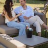 Seau noir mat Alloy Koala pendant un apéritif en terrasse