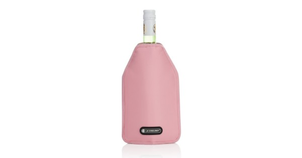 WA-126 rose Shell Pink autour d’une bouteille de vin blanc