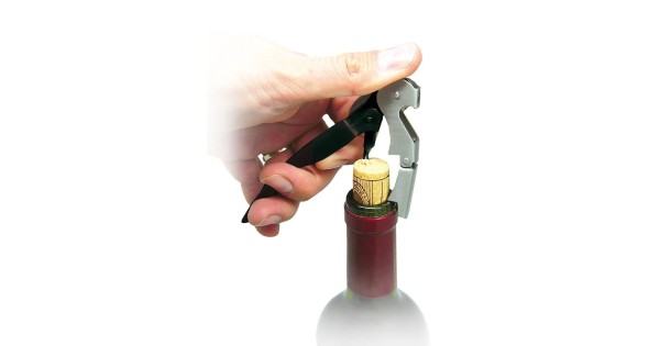 Ouverture d’une bouteille avec le sommelier du coffret Vin Bouquet