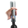 Tire-bouchon électrique Compact Vin Bouquet utilisé sur une bouteille
