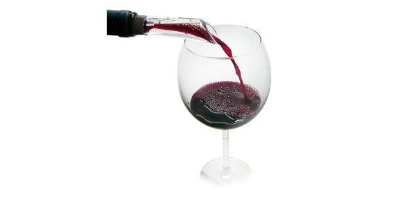 Service du vin avec le verseur aérateur transparent Vin Bouquet