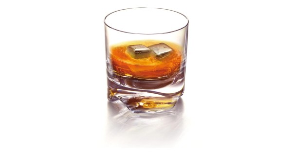 Cubes réfrigérants en inox Vin Bouquet dans un verre de whisky