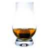 Verre Tulipe Vin Bouquet contenant du whisky