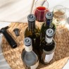 Bouteilles de vin refermées avec des bouchons pour pompe Vacu Vin