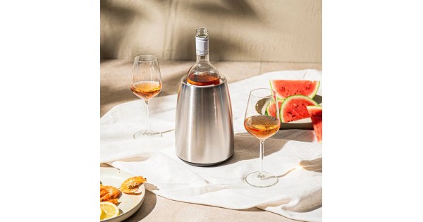 Seau Elegant acier brossé Vacu Vin sur une table dressée