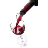 Vin rouge servi avec un verseur Wine Server Crystal Vacu Vin