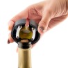 Utilisation du coupe-capsule Perfect Cut Koala sur une bouteille