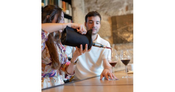 Service du vin avec la gaine Tuxedo noire Koala