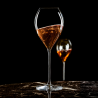 Verres Grand Champagne Lehmann avec champagne sur fond sombre