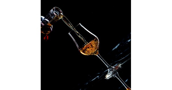 Service d’un spiritueux dans un verre à eaux-de-vie Lehmann