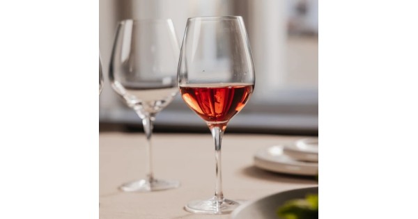 Verres universels Exquisit 42 cl Stölzle Lausitz présentés à table