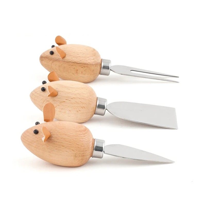 Trois couteaux à fromage Souris Kikkerland, manches en bois et lames inox