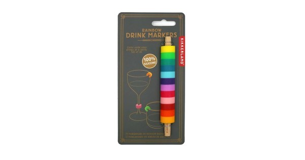 Marque-verres Arc-en-ciel Kikkerland par 12 sur leur support en bois, emballage