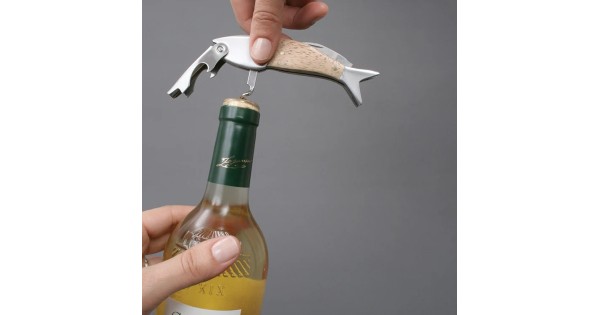 Sommelier Poisson Kikkerland utilisé pour déboucher une bouteille