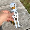 Décapsuleur Squelette Kikkerland utilisé sur une bouteille de bière