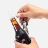 Porte-clés Vélo Kikkerland utilisé pour décapsuler une bouteille
