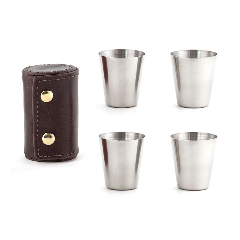 Quatre verres à shot inox Kikkerland avec leur étui en cuir brun