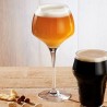 Verre Open Up Soft Chef & Sommelier présenté avec une boisson à table