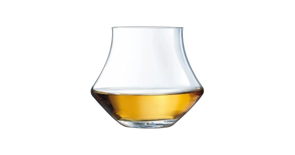Verre Open Up Warm 30 cl Chef & Sommelier avec un spiritueux ambré