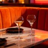 Verres Open Up Round Chef & Sommelier présentés sur une table de restaurant