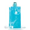 Sac rafraîchisseur Ice.Bag Classic bleu clair Frost Blue présenté avec une bouteille