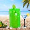 Sac rafraîchisseur Ice.Bag Classic vert Acid Green avec une bouteille dans un décor de plage