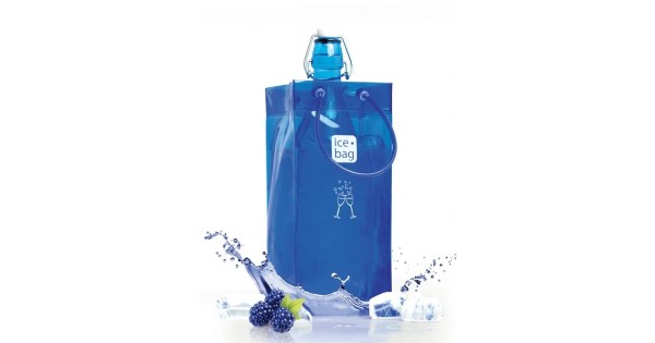Sac rafraîchisseur Ice.Bag Classic bleu French Blue présenté avec une bouteille