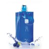 Sac rafraîchisseur Ice.Bag Classic bleu French Blue présenté avec une bouteille