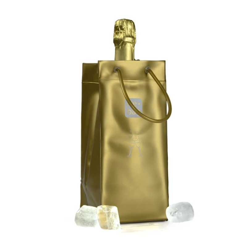 Sac rafraîchisseur Ice.Bag Classic doré Gold présenté avec une bouteille