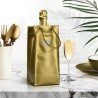 Sac Ice.Bag Classic doré Gold avec une bouteille, présenté à côté de flûtes