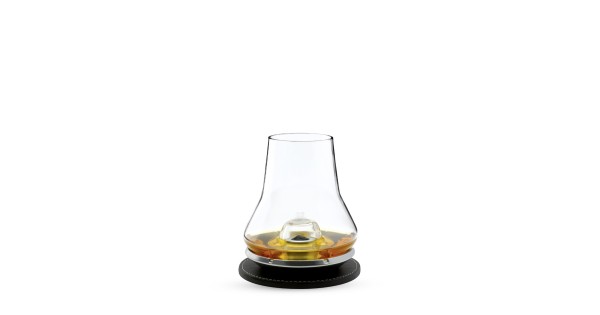 Verre à whisky Les Impitoyables Peugeot avec du whisky sur son socle rafraîchissant