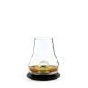 Verre à whisky Les Impitoyables Peugeot avec du whisky sur son socle rafraîchissant
