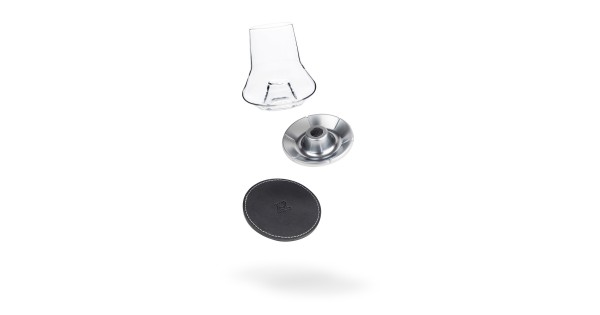 Les trois éléments du set à whisky Peugeot : verre, socle métallique et sous-verre