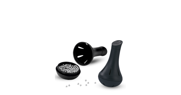Billes nettoyantes en inox Bilbo Peugeot avec la fiole ouverte et son entonnoir