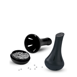 Billes nettoyantes en inox Bilbo Peugeot avec la fiole ouverte et son entonnoir