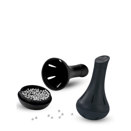 Billes nettoyantes en inox Bilbo Peugeot avec la fiole ouverte et son entonnoir