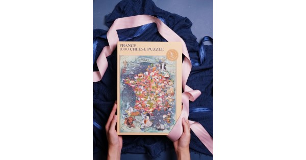 Puzzle des fromages de France Water and Wines présenté en cadeau avec un ruban