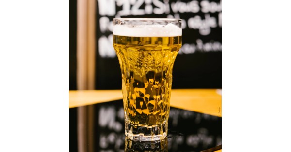 Chope Silex La Rochère remplie de bière blonde