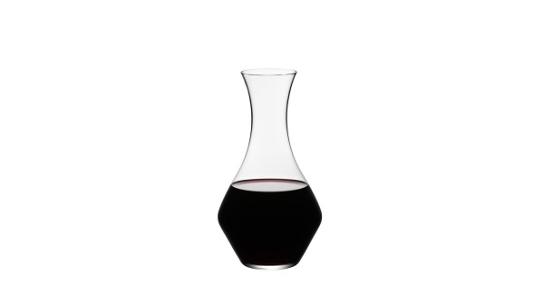 Décanteur Cabernet Riedel contenant du vin rouge