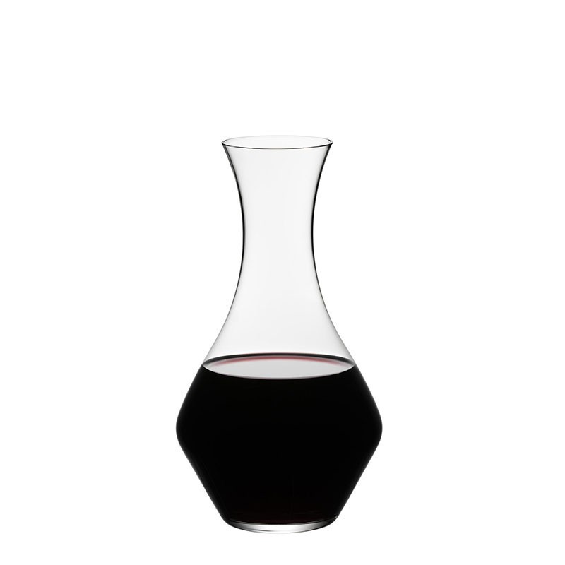 Décanteur Cabernet Riedel contenant du vin rouge
